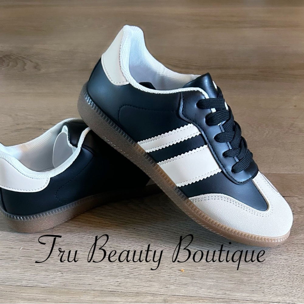 Ladies cute Black and White Sneakers